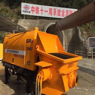 macchina pompa per getto di calcestruzzo